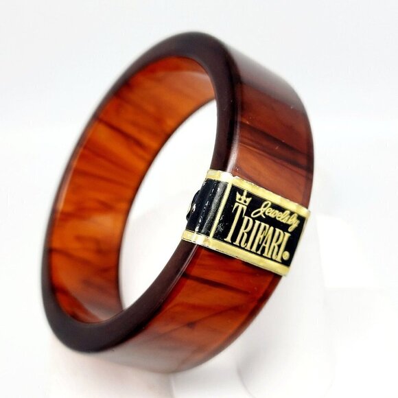 Crown Trifari Lucite Solid Bangle Bracelet Brown Faux Tortoise Vintage Brand Tag - Picture 1 of 8